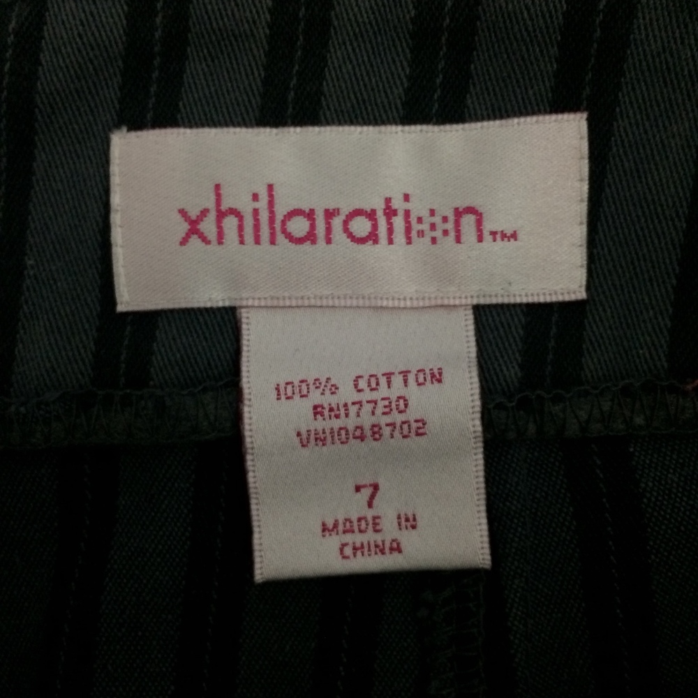 Xhilaration Juniors 7 Gray Striped 17" Mini Skirt - Picture 3 of 4